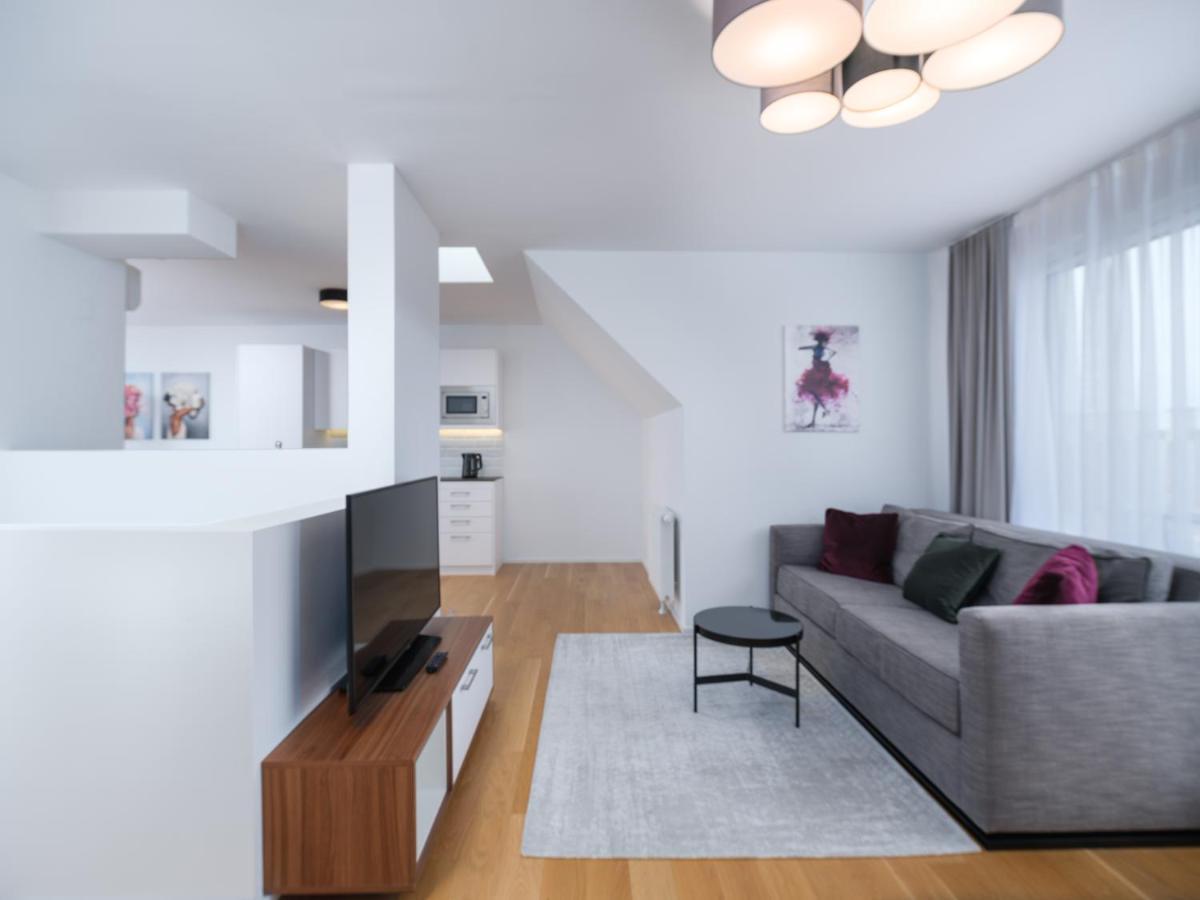 Myfavorit - Spacious Next To Puplic Transport U1 Direct Connection To Citycenter Appartement Wenen