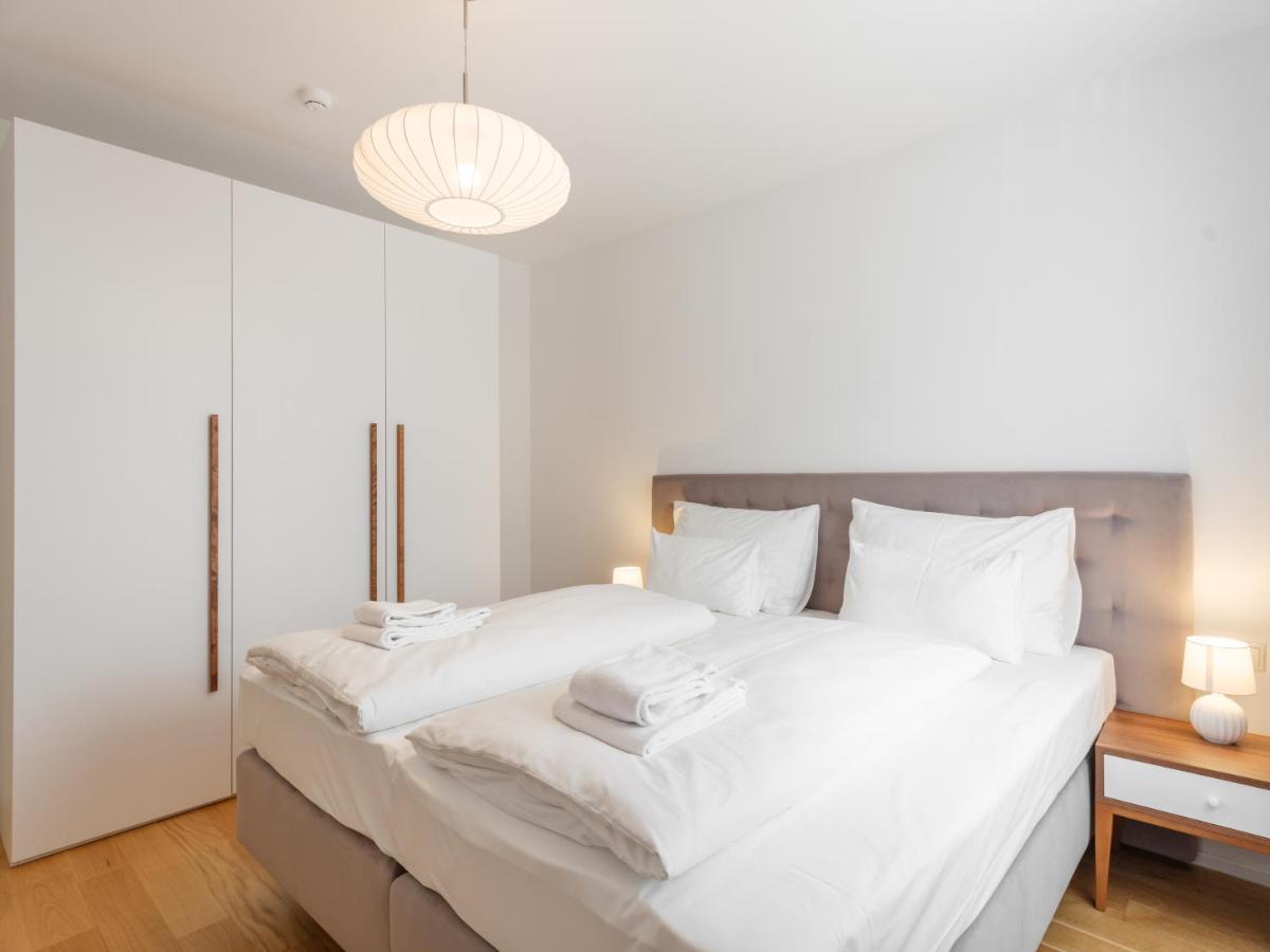 Myfavorit - Spacious Next To Puplic Transport U1 Direct Connection To Citycenter Appartement Wenen